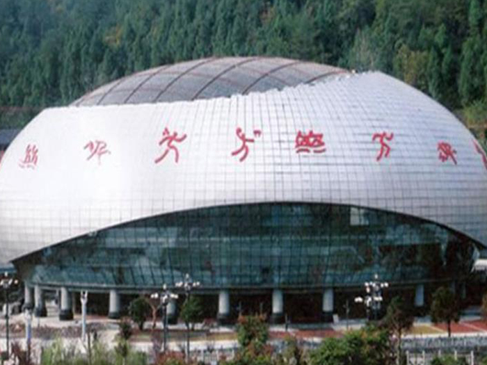 伊犁体育中心球形网架加工安装